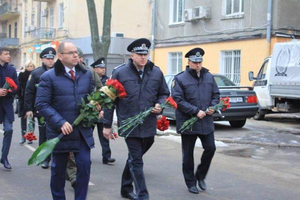 В Одессе в последний путь провели офицера, погибшего при задержании вооруженного преступника