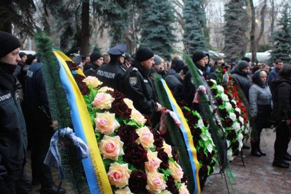 В Одессе в последний путь провели офицера, погибшего при задержании вооруженного преступника