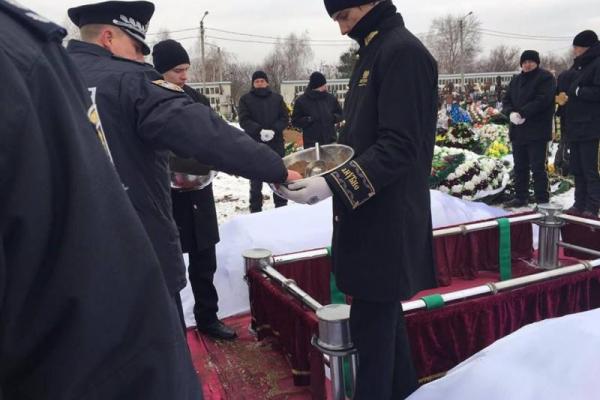 В Одессе в последний путь провели офицера, погибшего при задержании вооруженного преступника