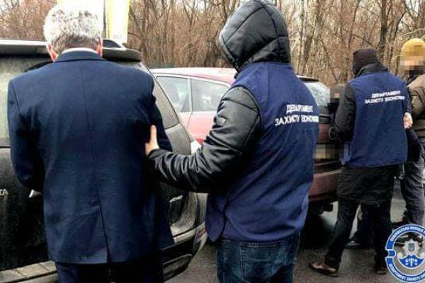 Чиновник "Киевводоканала" с подельниками погорел на крупной взятке Чиновник "Киевводоканала" с подельниками погорел на крупной взятке
