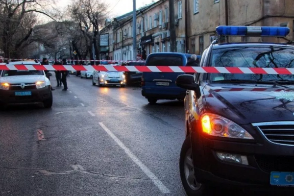 Стрельба в центре Одессы: ранены трое полицейских, преступник застрелен Стрельба в центре Одессы: ранены трое полицейских, преступник застрелен