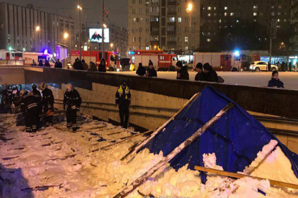 В центре Москвы произошло обрушение строительных лесов: пострадали 7 человек 