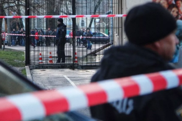 Стрельба в центре Одессы: ранены трое полицейских, преступник застрелен Стрельба в центре Одессы: ранены трое полицейских, преступник застрелен