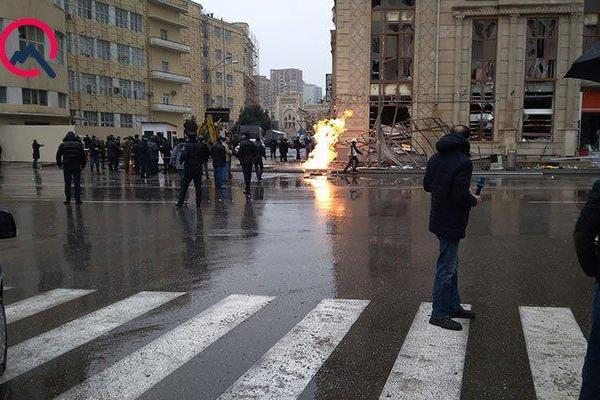 Выбитые окна и сгоревший магазин: В центре Баку прогремел мощный взрыв Выбитые окна и сгоревший магазин: В центре Баку прогремел мощный взрыв