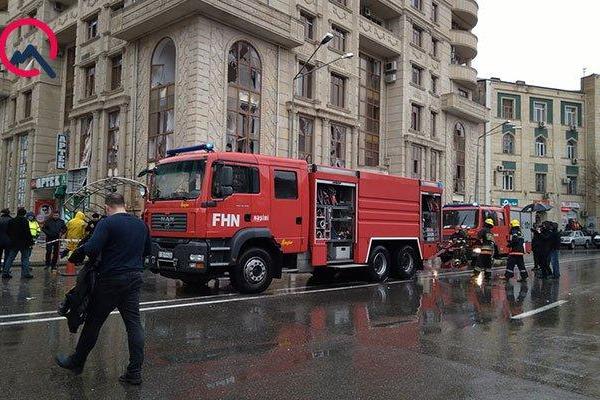Выбитые окна и сгоревший магазин: В центре Баку прогремел мощный взрыв Выбитые окна и сгоревший магазин: В центре Баку прогремел мощный взрыв