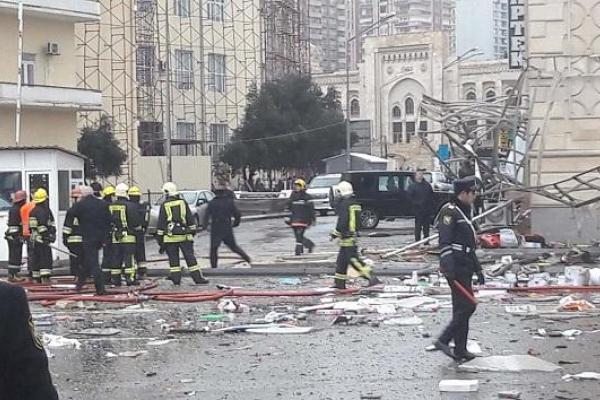 Выбитые окна и сгоревший магазин: В центре Баку прогремел мощный взрыв Выбитые окна и сгоревший магазин: В центре Баку прогремел мощный взрыв