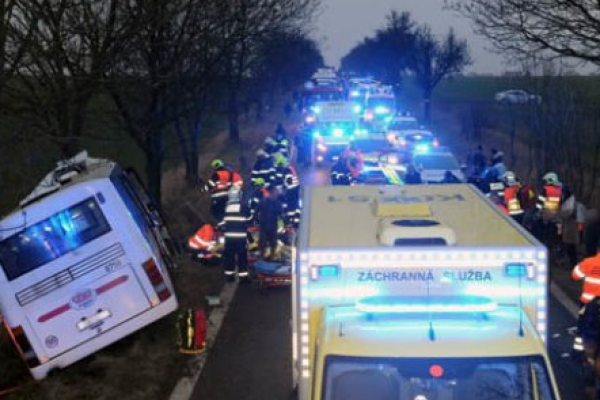 В Праге столкнулись рейсовый автобус и Skodа: 3 человека погибли, более 40 ранены