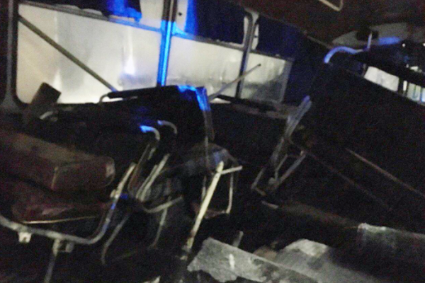 Военный "КрАЗ" протаранил автобус с горняками шахты "Алмазная": есть пострадавшие Военный "КрАЗ" протаранил автобус с горняками шахты "Алмазная": есть пострадавшие