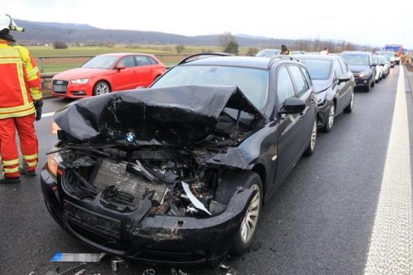 Разбитые авто, 18 пострадавших и пробка длиной 7 км: в Германии произошло масштабное ДТП