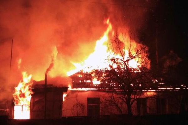 В Киевской области во время пожара заживо сгорели 5-летняя девочка и ее дедушка В Киевской области во время пожара заживо сгорели 5-летняя девочка и ее дедушка
