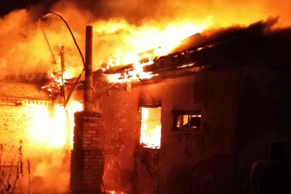 В Киевской области во время пожара заживо сгорели 5-летняя девочка и ее дедушка В Киевской области во время пожара заживо сгорели 5-летняя девочка и ее дедушка