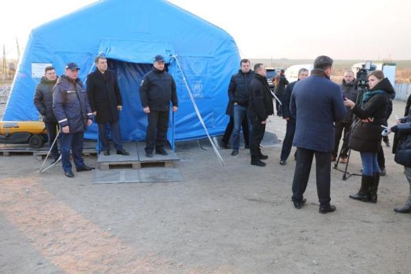 Гройсман посетил КПВВ "Гнутово" на линии разграничения на Донбассе