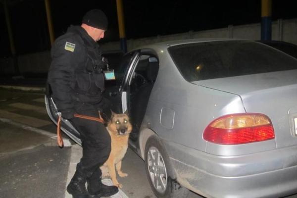 Одесские пограничники задержали гражданина Молдовы с наркотическими "конфетками" Одесские пограничники задержали гражданина Молдовы с наркотическими "конфетками"