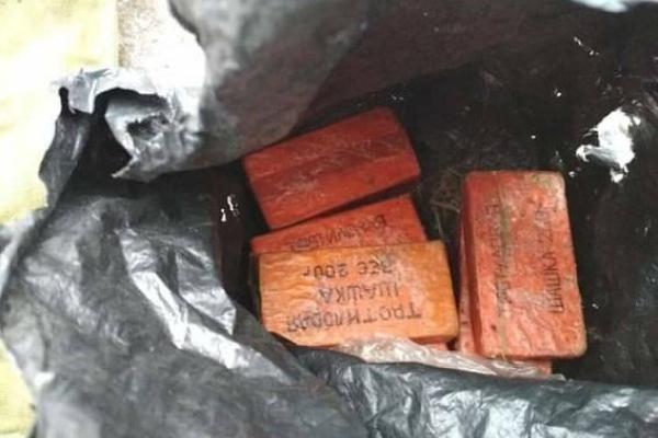 Житель Луганщины в груде металлолома прятал ящик с боеприпасами Житель Луганщины в груде металлолома прятал ящик с боеприпасами