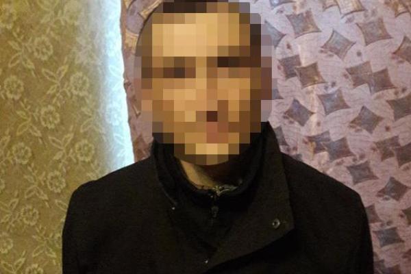 В Запорожье работники УГРО изъяли в частном доме большой арсенал оружия и боеприпасов В Запорожье работники УГРО изъяли в частном доме большой арсенал оружия и боеприпасов