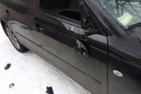 В Киеве одессит разбил топором 13 авто возле суда из-за решения по Труханову