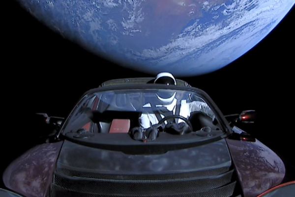 Астрономы показали, как Tesla пролетает сквозь звезды: потрясающая анимация и фото