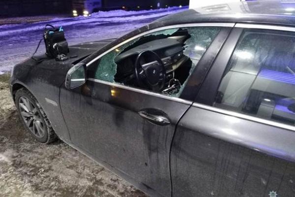 В Киеве на АЗС из салона BMW похитили 4 млн гривен В Киеве на АЗС из салона BMW похитили 4 млн гривен