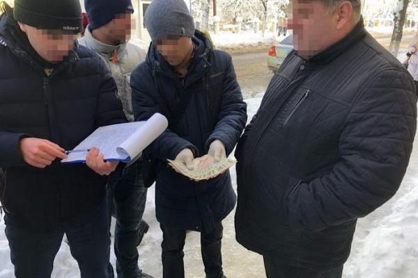 СБУ во Львовской области задержала "на горячем" чиновника-взяточника СБУ во Львовской области задержала "на горячем" чиновника-взяточника
