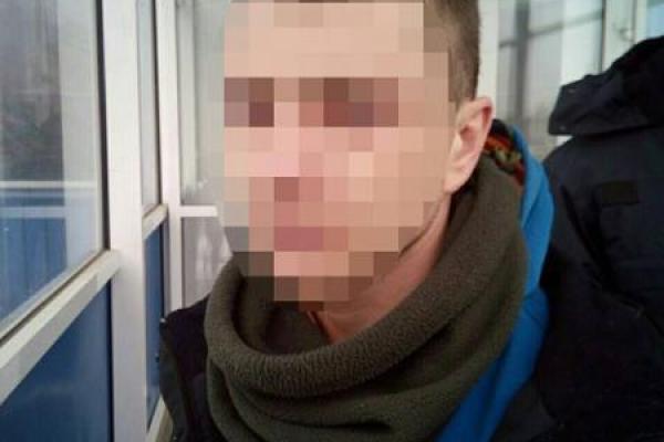 В Киеве на остановке зарезали мужчину: убийце просто помешали пройти без очереди В Киеве на остановке зарезали мужчину: убийце просто помешали пройти без очереди
