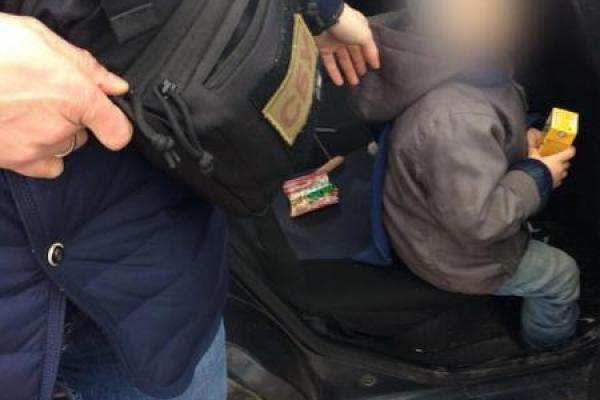 В Хмельницкой области задержана горе-мамаша, продавшая своего сына В Хмельницкой области задержана горе-мамаша, продавшая своего сына