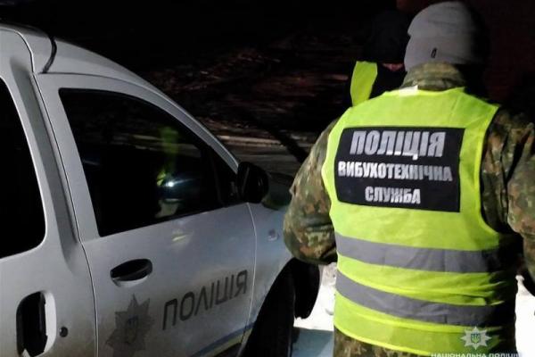 Под Киевом пьяный экс-участник АТО устроил "войну" с соседями и полицией: ранены 2 человека Под Киевом пьяный экс-участник АТО устроил "войну" с соседями и полицией: ранены 2 человека