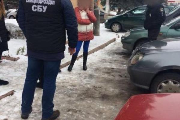 В Хмельницкой области задержана горе-мамаша, продавшая своего сына В Хмельницкой области задержана горе-мамаша, продавшая своего сына