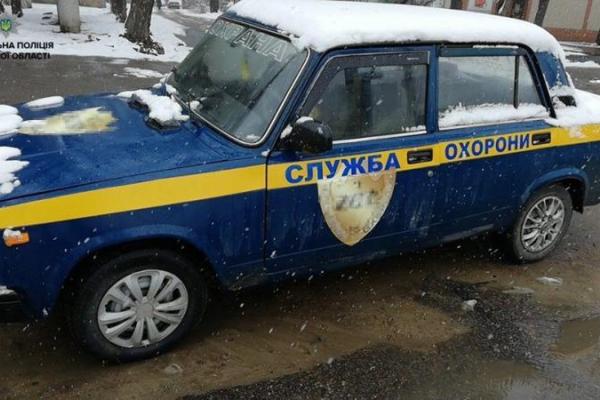 В Одессе полиция задержала пьяного вооруженного охранника за рулем спецавтомобиля В Одессе полиция задержала пьяного вооруженного охранника за рулем спецавтомобиля