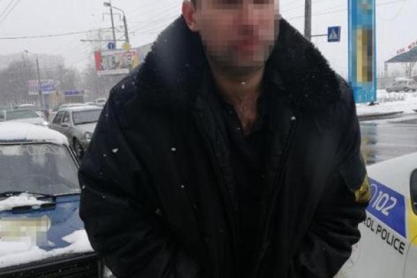 В Одессе полиция задержала пьяного вооруженного охранника за рулем спецавтомобиля В Одессе полиция задержала пьяного вооруженного охранника за рулем спецавтомобиля