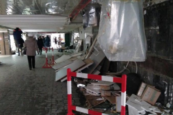 Большая "зачистка": в Киеве сносят МАФы в переходе на Майдане Независимости Большая "зачистка": в Киеве сносят МАФы в переходе на Майдане Независимости