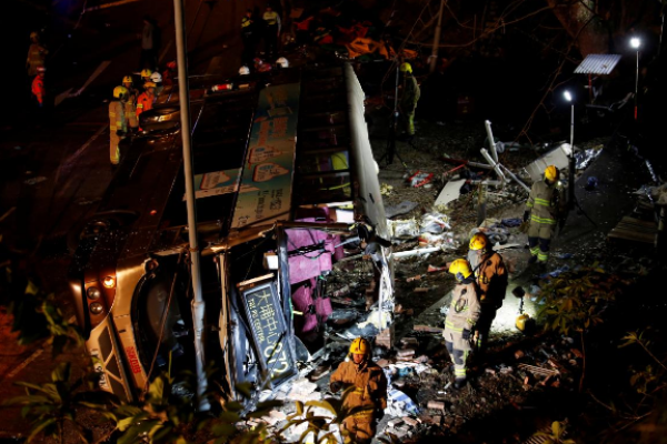 В Гонконге перевернулся двухэтажный автобус: 18 человек погибли, более 50 ранены В Гонконге перевернулся двухэтажный автобус: 18 человек погибли, более 50 ранены