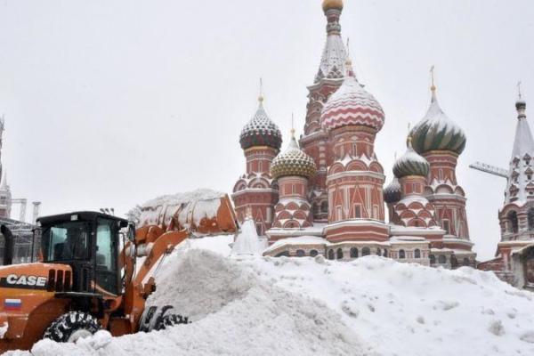 Российская столица пережила "снегопад столетия": фото и видео последствий Российская столица пережила "снегопад столетия": фото и видео последствий