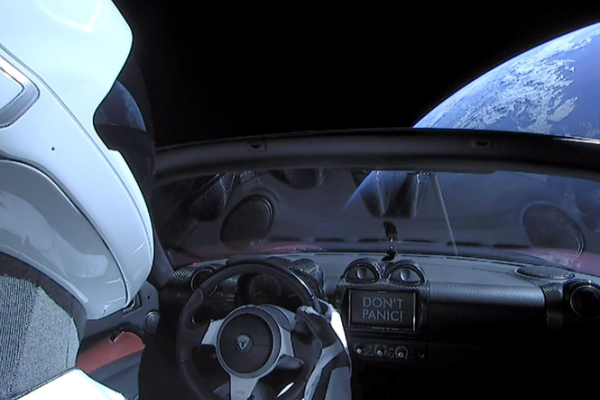 Астрономы показали, как Tesla пролетает сквозь звезды: потрясающая анимация и фото