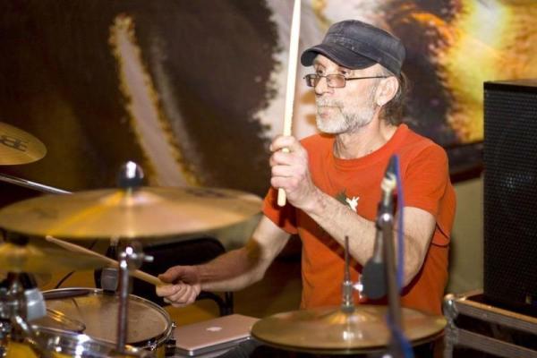 В России в собственной квартире с проломленным черепом обнаружен известный музыкант - СМИ