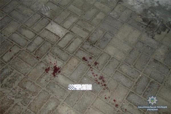 Полиция задержала киевлянина, который ранил ножом охранника торгового центра