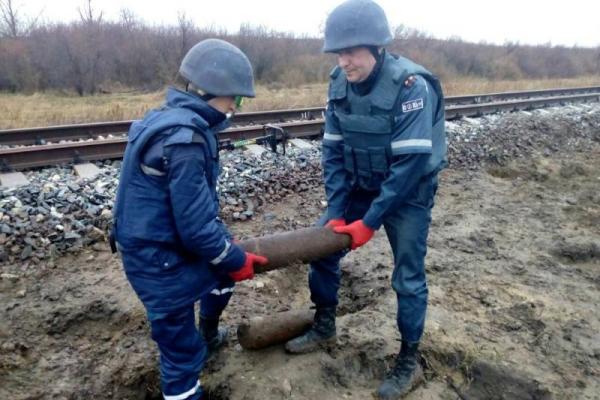 В Одесской области рядом с железной дорогой обнаружено большое скопление боеприпасов В Одесской области рядом с железной дорогой обнаружено большое скопление боеприпасов