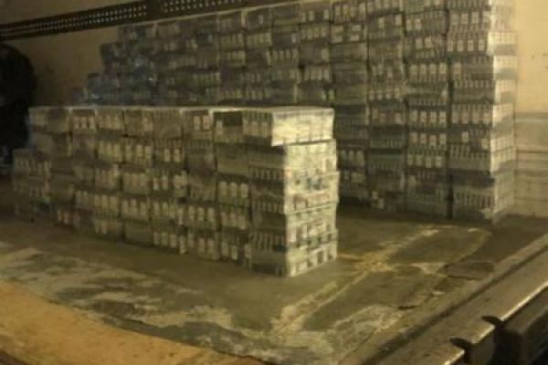 Гражданин Венгрии пытался вывезти из Украины почти 26 тысяч пачек контрабандных сигарет Гражданин Венгрии пытался вывезти из Украины почти 26 тысяч пачек контрабандных сигарет