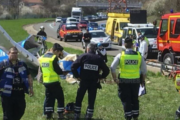 Груда металла и два погибших человека: во Франции двухмоторный самолет рухнул на автостраду Груда металла и два погибших человека: во Франции двухмоторный самолет рухнул на автостраду