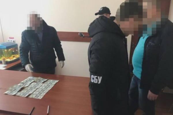 На взятке попался начальник одного из постов Днепропетровской таможни На взятке попался начальник одного из постов Днепропетровской таможни
