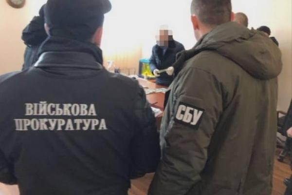 На взятке попался начальник одного из постов Днепропетровской таможни На взятке попался начальник одного из постов Днепропетровской таможни