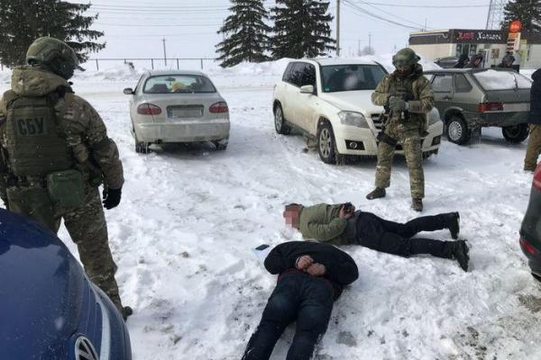 На Харьковщине СБУ задержала членов группировки, перегонявших авто для боевиков "ЛНР" На Харьковщине СБУ задержала членов группировки, перегонявших авто для боевиков "ЛНР"