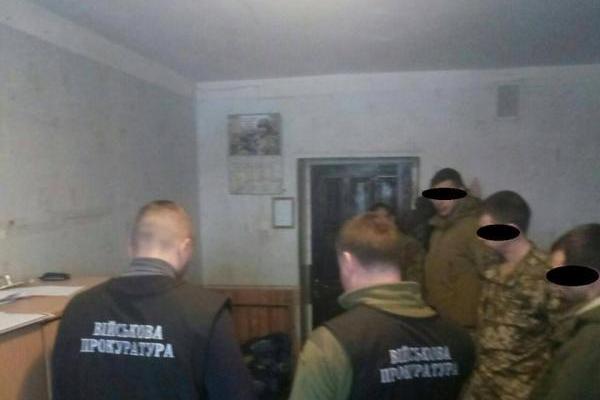 Начальник комендатуры военной части вымогал у солдат "необычную" взятку за быстрое увольнение в запас Начальник комендатуры военной части вымогал у солдат "необычную" взятку за быстрое увольнение в запас