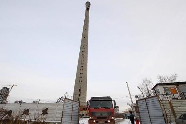 В российском Екатеринбурге взрывом разрушена 230-метровая телебашня