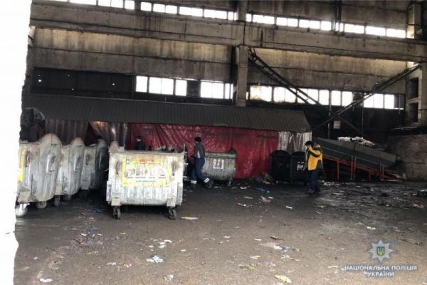 В Киеве на территории мусороперерабатывающего завода нашли мертвого младенца В Киеве на территории мусороперерабатывающего завода нашли мертвого младенца