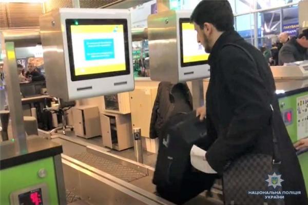 С территории Украины выдворили "вора в законе" по прозвищу "Профессор" С территории Украины выдворили "вора в законе" по прозвищу "Профессор"