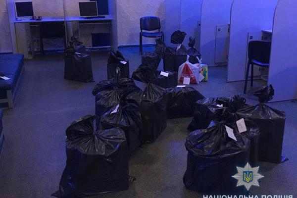 В Харькове под видом интернет-клубов действовала сеть подпольных игорных заведений В Харькове под видом интернет-клубов действовала сеть подпольных игорных заведений