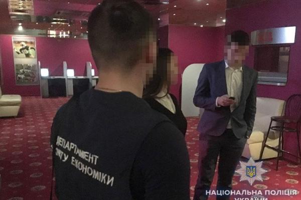 В Харькове под видом интернет-клубов действовала сеть подпольных игорных заведений В Харькове под видом интернет-клубов действовала сеть подпольных игорных заведений