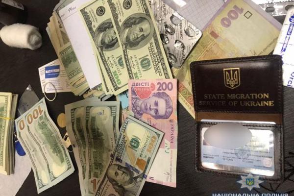 На Одесчине сотрудник ГМС за деньги помогал иностранцам получать гражданство Украины На Одесчине сотрудник ГМС за деньги помогал иностранцам получать гражданство Украины