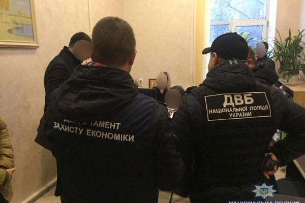 На Одесчине сотрудник ГМС за деньги помогал иностранцам получать гражданство Украины На Одесчине сотрудник ГМС за деньги помогал иностранцам получать гражданство Украины