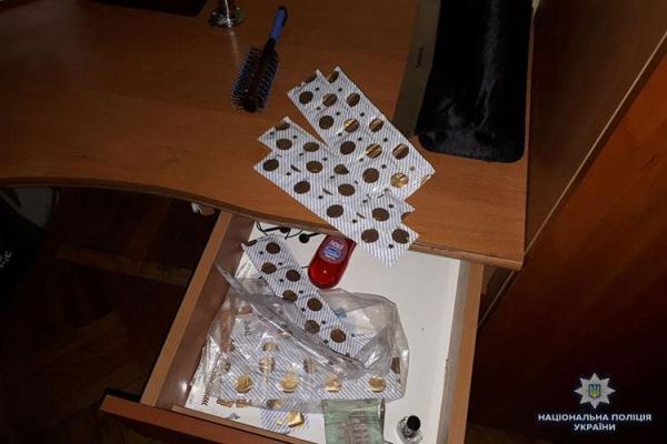 Сотрудники полиции накрыли в Тернополе группу сутенеров Сотрудники полиции накрыли в Тернополе группу сутенеров